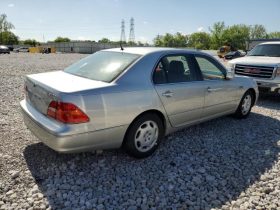 LEXUS LS430 2001 SILVER WITH SMALL DAMAGE