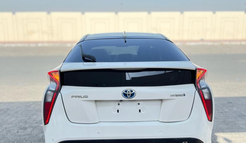 
								TOYOTA PRIUS 2017 WHITE full									