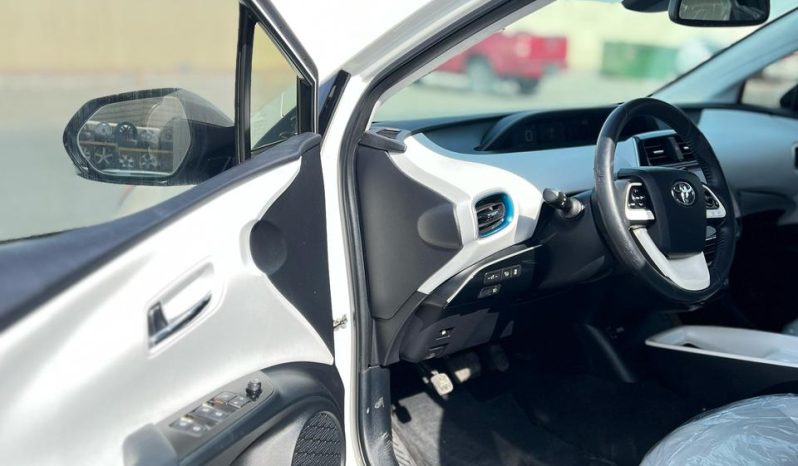 
								TOYOTA PRIUS 2017 WHITE full									