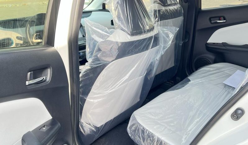 
								TOYOTA PRIUS 2017 WHITE full									