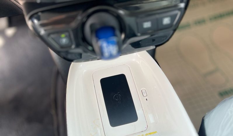 
								TOYOTA PRIUS 2017 WHITE full									