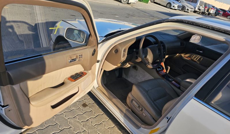 
								LEXUS LS400 1997 WHITE full									