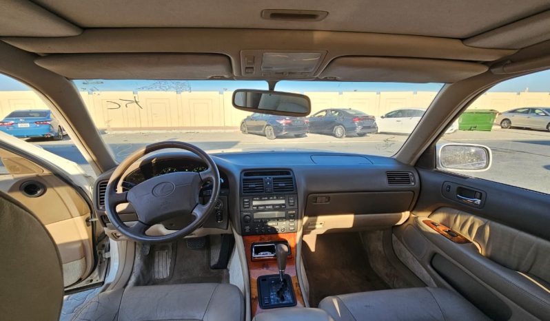 
								LEXUS LS400 1997 WHITE full									