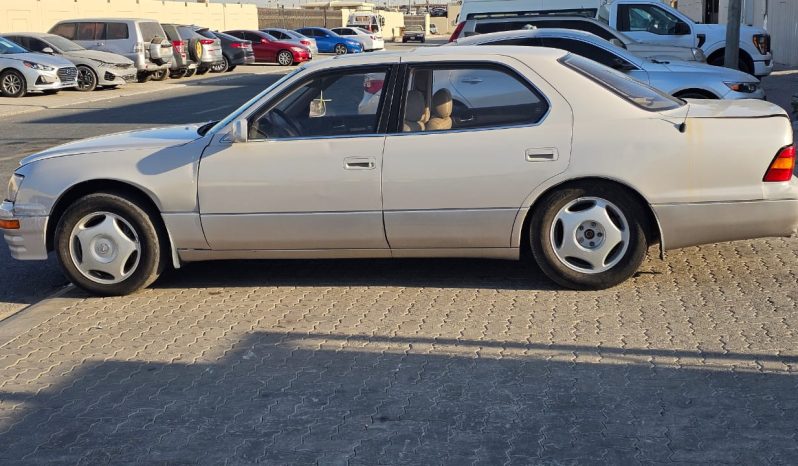 
								LEXUS LS400 1997 WHITE full									