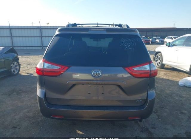 
								TOYOTA SIENNA 2016 XLE GRAY full									