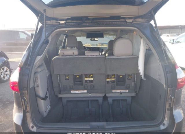 
								TOYOTA SIENNA 2016 XLE GRAY full									