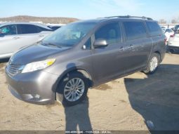 TOYOTA SIENNA 2016 XLE GRAY
