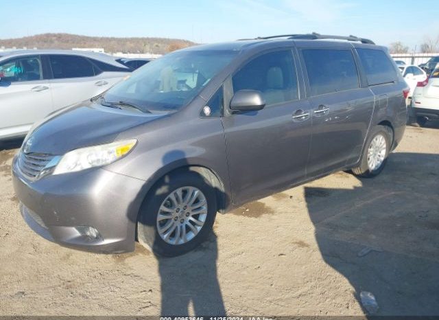 
								TOYOTA SIENNA 2016 XLE GRAY full									