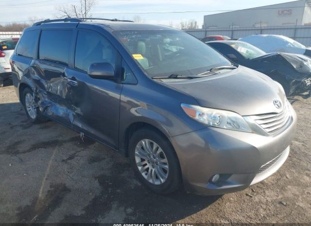 
								TOYOTA SIENNA 2016 XLE GRAY full									