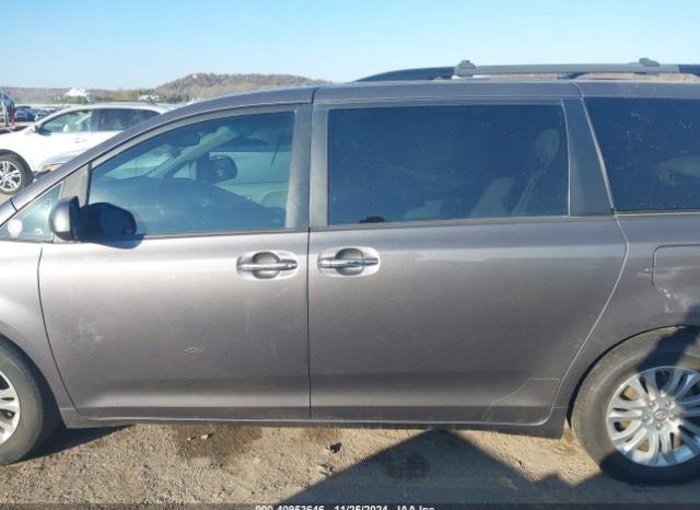 
								TOYOTA SIENNA 2016 XLE GRAY full									