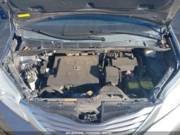 
										TOYOTA SIENNA 2016 XLE GRAY full									