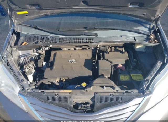 
								TOYOTA SIENNA 2016 XLE GRAY full									