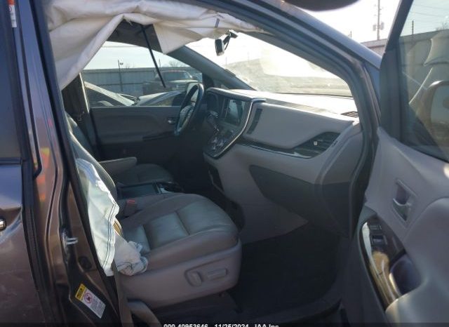 
								TOYOTA SIENNA 2016 XLE GRAY full									