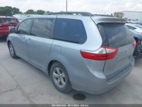 TOYOTA SIENNA 2015 SILVER