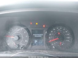
										TOYOTA SIENNA 2015 SILVER full									