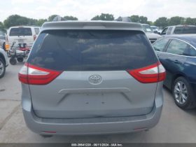 TOYOTA SIENNA 2015 SILVER