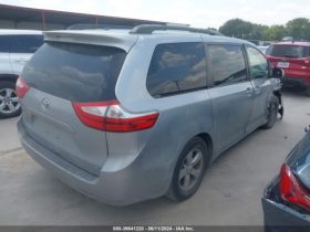 TOYOTA SIENNA 2015 SILVER
