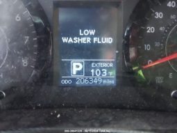 
										TOYOTA SIENNA 2015 SILVER full									