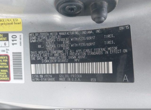 
								TOYOTA SIENNA 2015 SILVER full									