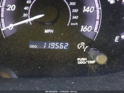 
										TOYOTA AVALON 2011 SILVER full									