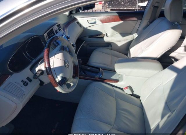 
								TOYOTA AVALON 2011 SILVER full									