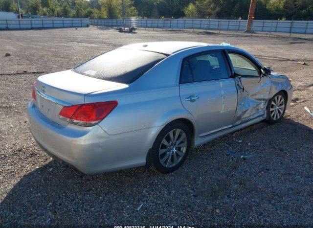 
								TOYOTA AVALON 2011 SILVER full									